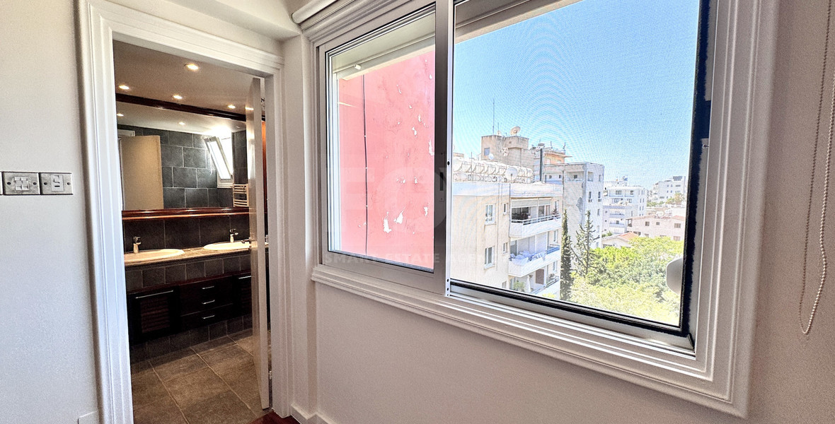 Spacious Three Bedroom Apartment Plus Office In Neapoli For Rent