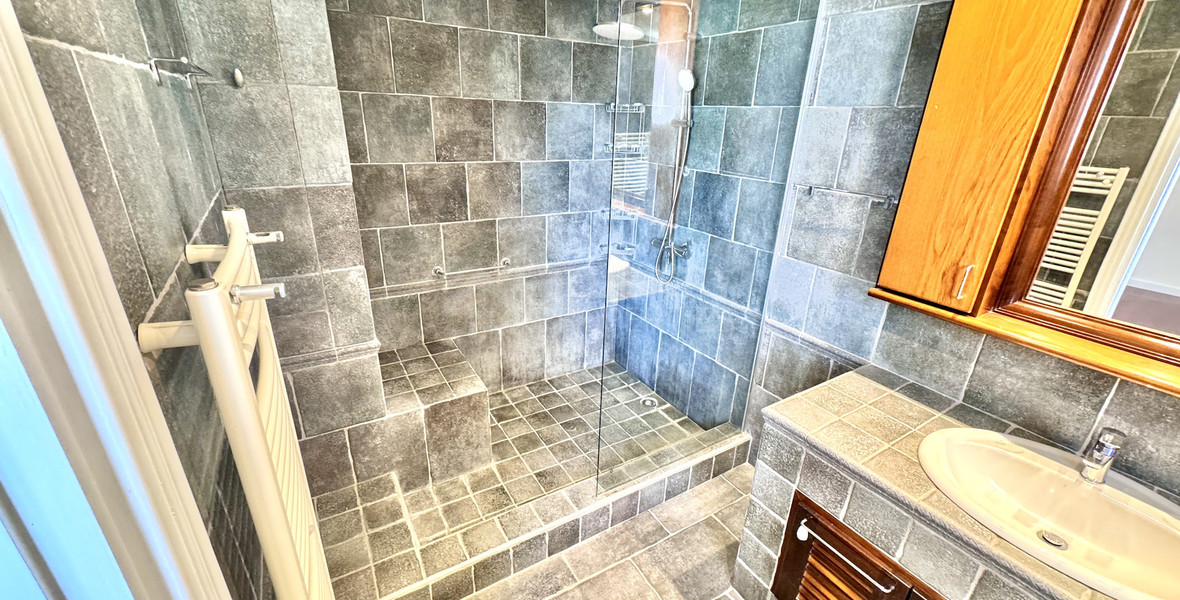 Spacious Three Bedroom Apartment Plus Office In Neapoli For Rent