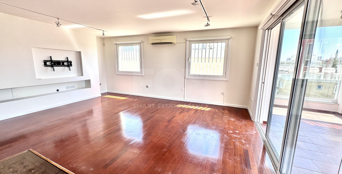 Spacious Three Bedroom Apartment Plus Office In Neapoli For Rent