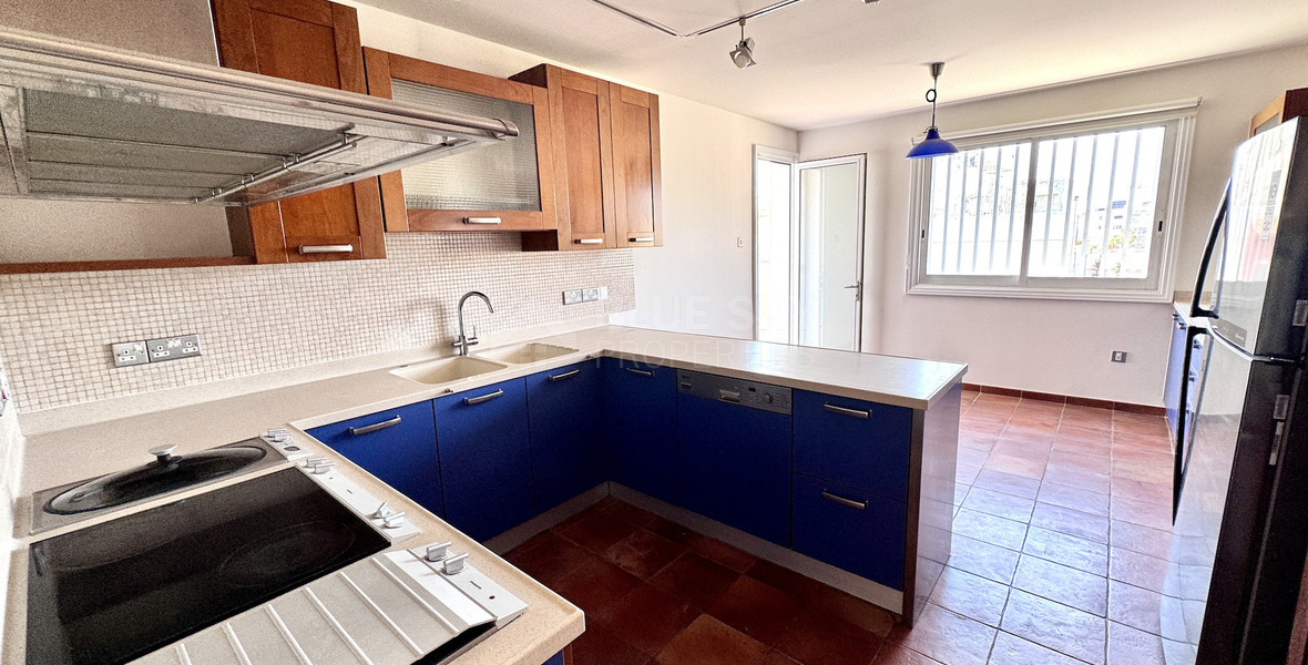 Spacious Three Bedroom Apartment Plus Office In Neapoli For Rent