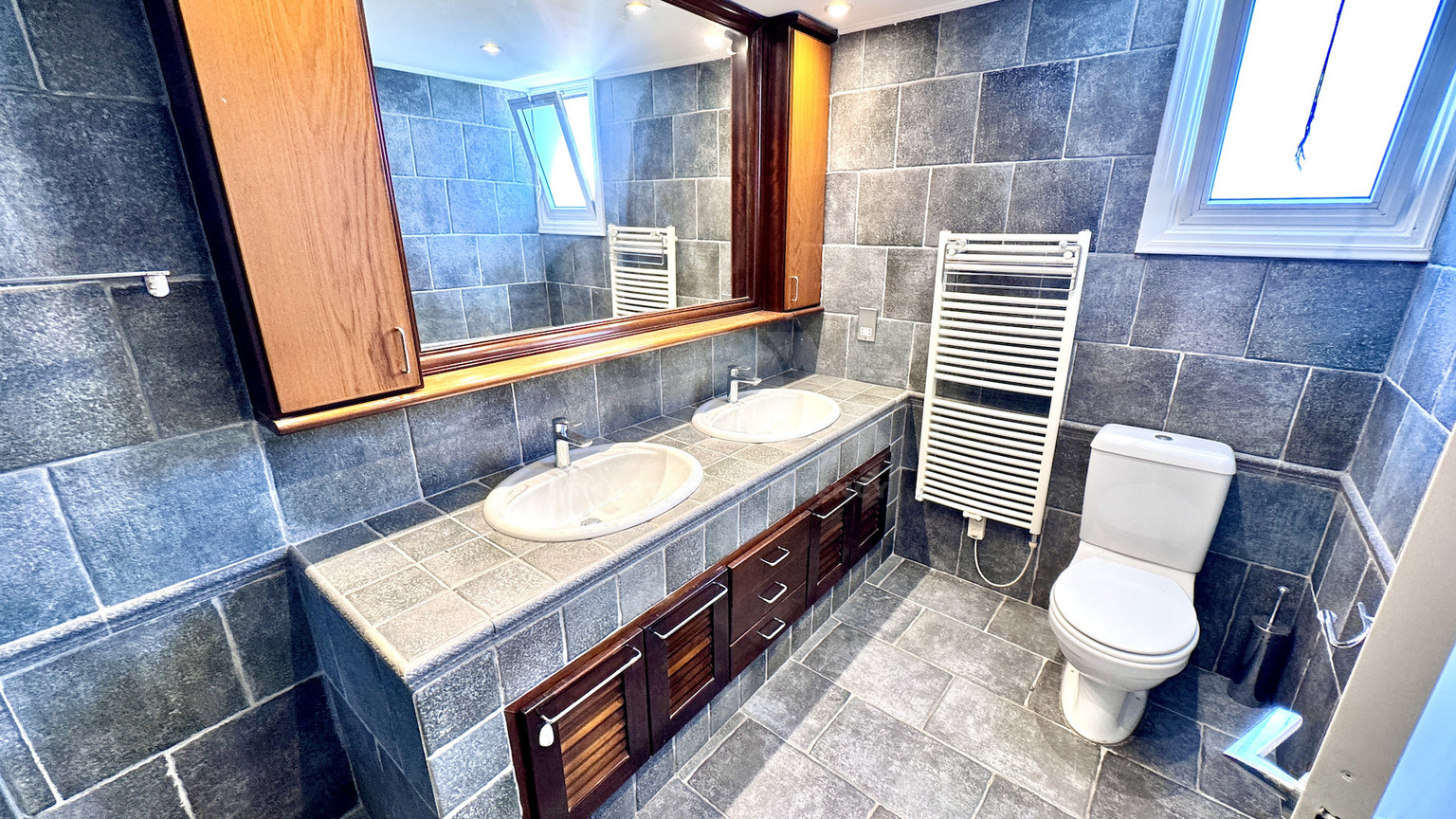 Spacious Three Bedroom Apartment Plus Office In Neapoli For Rent