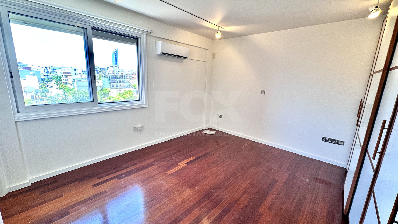 Spacious Three Bedroom Apartment Plus Office In Neapoli For Rent