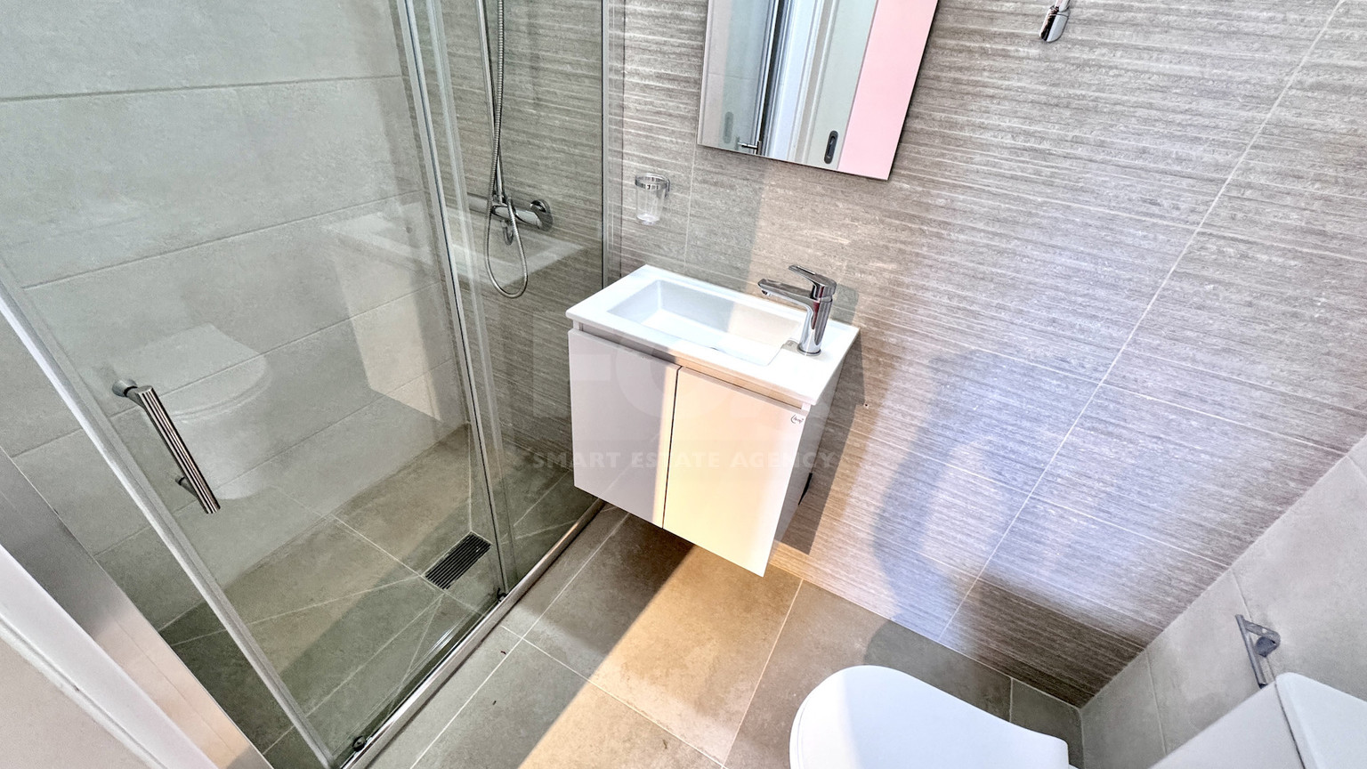 Spacious Three Bedroom Apartment Plus Office In Neapoli For Rent
