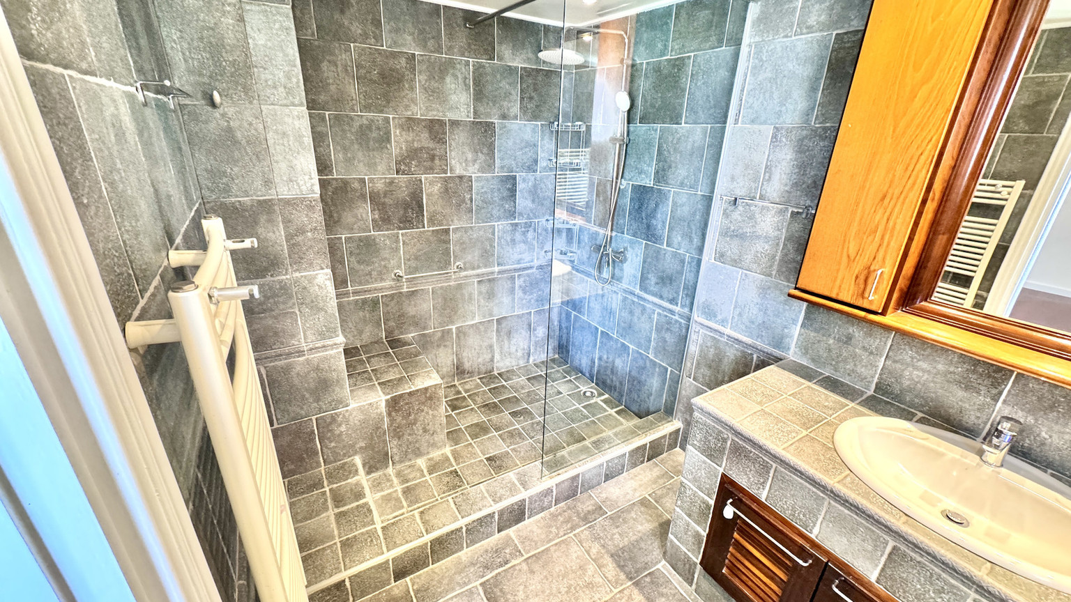 Spacious Three Bedroom Apartment Plus Office In Neapoli For Rent