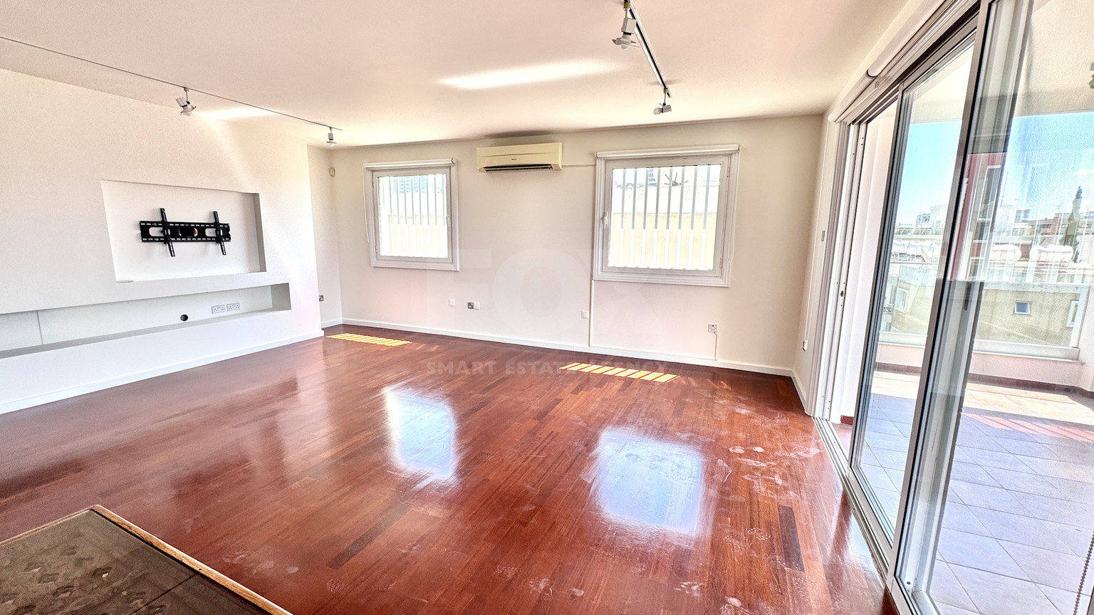 Spacious Three Bedroom Apartment Plus Office In Neapoli For Rent