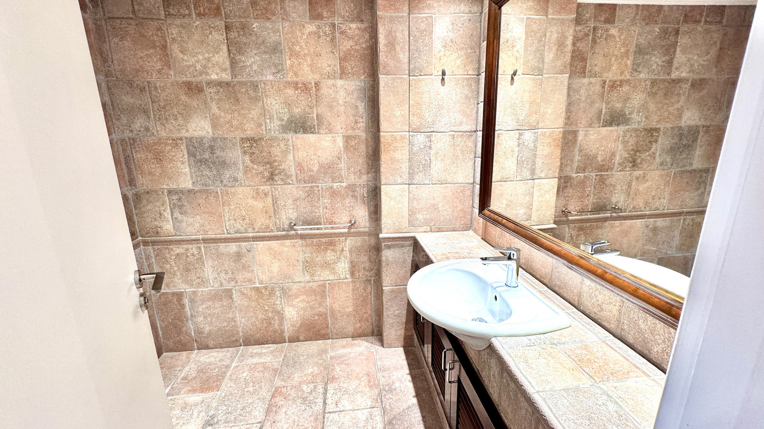 Spacious Three Bedroom Apartment Plus Office In Neapoli For Rent