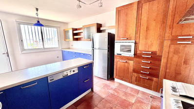 Spacious Three Bedroom Apartment Plus Office In Neapoli For Rent