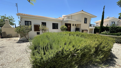 Charming three-Bedroom Detached Bungalow in Secret valley for Sale