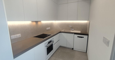 Modern 1-Bedroom Apartment with Park Views & Large Veranda – Apostoloi Petrou & Pavlou