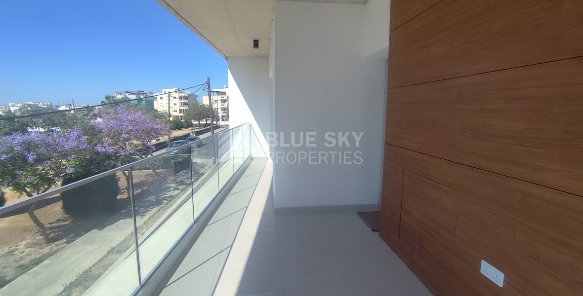 Modern 1-Bedroom Apartment with Park Views & Large Veranda – Apostoloi Petrou & Pavlou