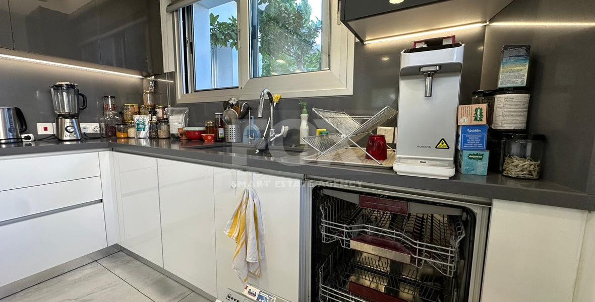 Luxury Seven-Bedroom Semi-Detached House for Rent in Ypsonas