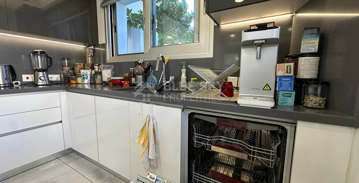 Luxury Seven-Bedroom Semi-Detached House for Rent in Ypsonas