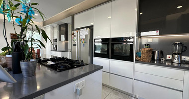 Luxury Seven-Bedroom Semi-Detached House for Rent in Ypsonas