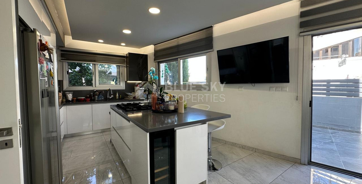 Luxury Seven-Bedroom Semi-Detached House for Rent in Ypsonas
