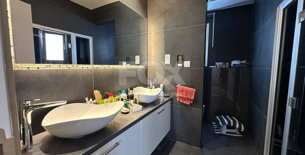 Luxury Seven-Bedroom Semi-Detached House for Rent in Ypsonas