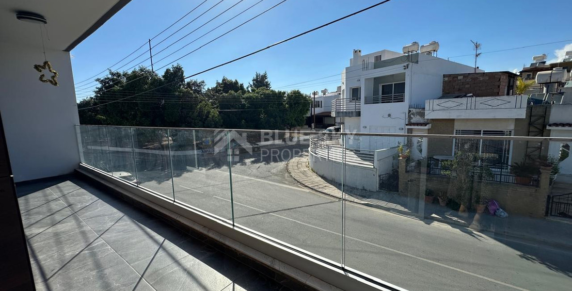 Luxury Seven-Bedroom Semi-Detached House for Rent in Ypsonas