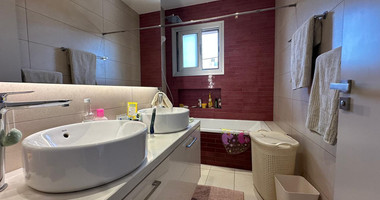 Luxury Seven-Bedroom Semi-Detached House for Rent in Ypsonas