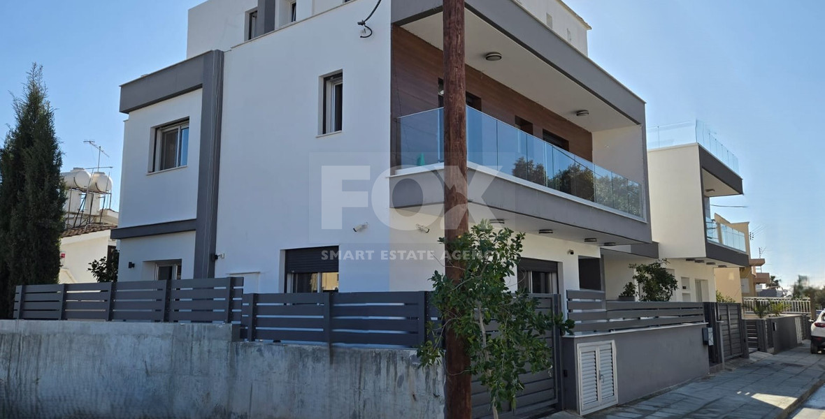 Luxury Seven-Bedroom Semi-Detached House for Rent in Ypsonas
