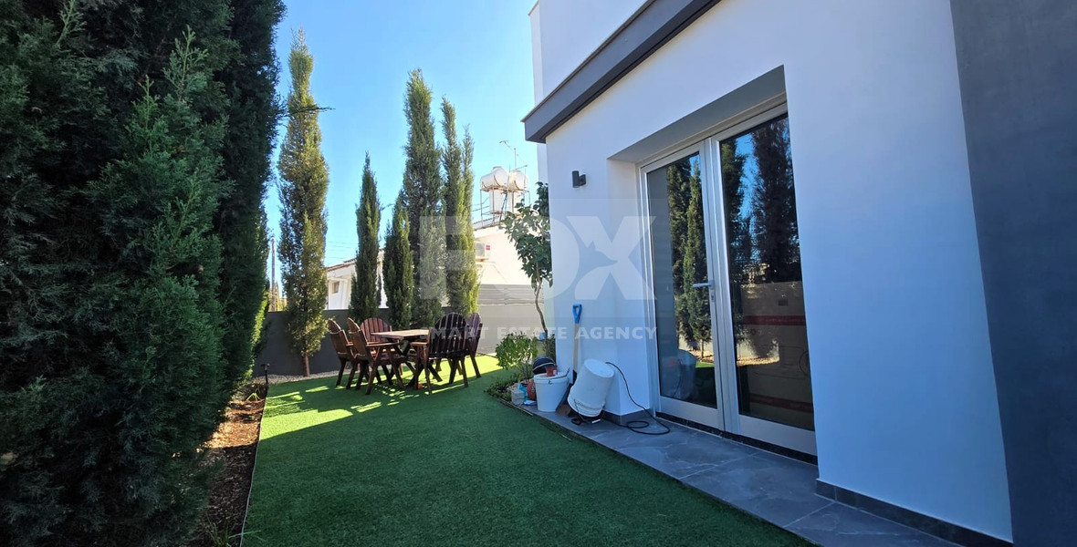Luxury Seven-Bedroom Semi-Detached House for Rent in Ypsonas