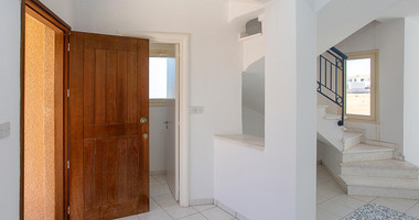 Three-Bedroom Property with Private Outdoor Space in Anarita for sale