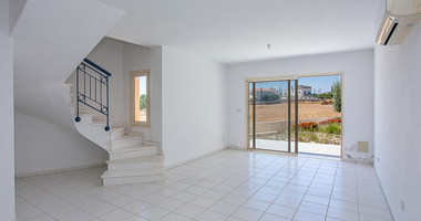 Three-Bedroom Property with Private Outdoor Space in Anarita for sale