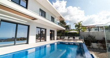 Luxury Five-Bedroom Villa with Panoramic Sea Views for Sale in Agios Athanasios,