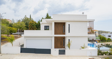 Luxury Five-Bedroom Villa with Panoramic Sea Views for Sale in Agios Athanasios,