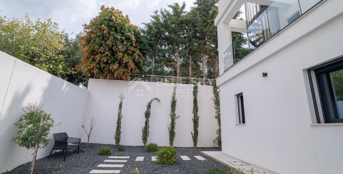 Luxury Five-Bedroom Villa with Panoramic Sea Views for Sale in Agios Athanasios,