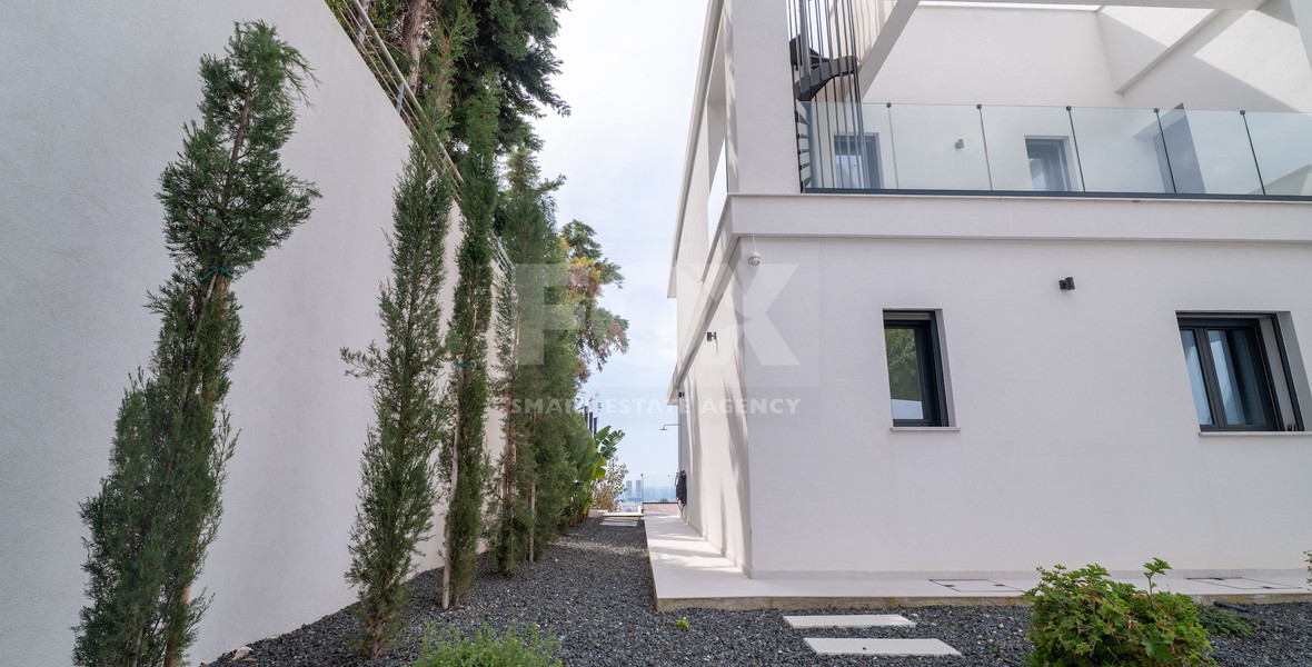 Luxury Five-Bedroom Villa with Panoramic Sea Views for Sale in Agios Athanasios,