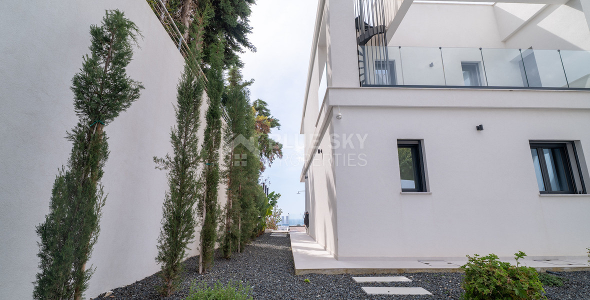 Luxury Five-Bedroom Villa with Panoramic Sea Views for Sale in Agios Athanasios,