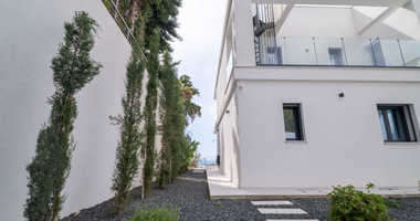 Luxury Five-Bedroom Villa with Panoramic Sea Views for Sale in Agios Athanasios,