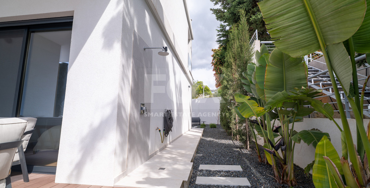 Luxury Five-Bedroom Villa with Panoramic Sea Views for Sale in Agios Athanasios,