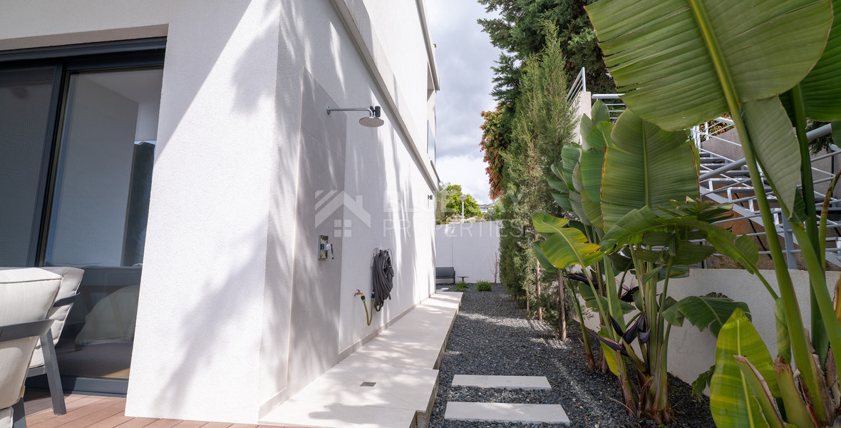 Luxury Five-Bedroom Villa with Panoramic Sea Views for Sale in Agios Athanasios,