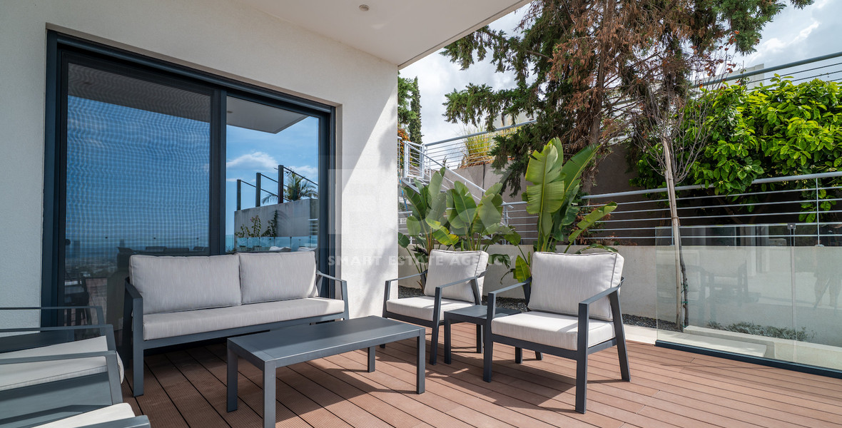Luxury Five-Bedroom Villa with Panoramic Sea Views for Sale in Agios Athanasios,