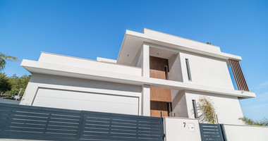 Luxury Five-Bedroom Villa with Panoramic Sea Views for Sale in Agios Athanasios,