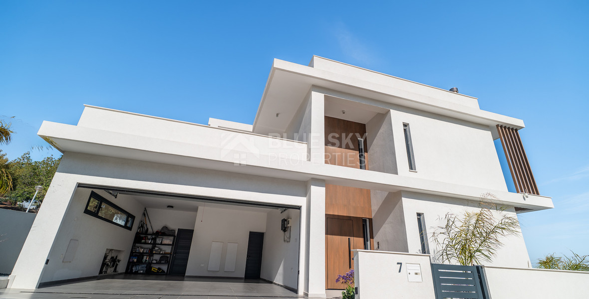 Luxury Five-Bedroom Villa with Panoramic Sea Views for Sale in Agios Athanasios,