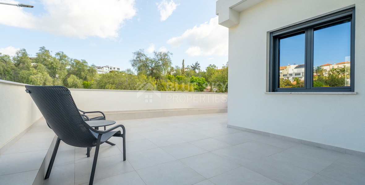 Luxury Five-Bedroom Villa with Panoramic Sea Views for Sale in Agios Athanasios,