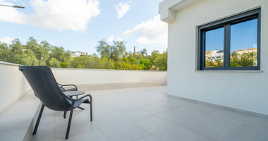 Luxury Five-Bedroom Villa with Panoramic Sea Views for Sale in Agios Athanasios,