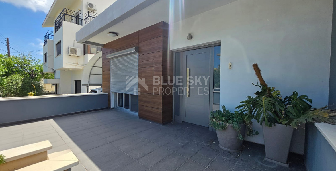 Three-Bedroom Semi-Detached House for Sale in Mesa Geitonia City Centre