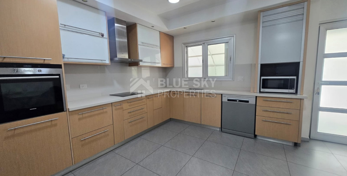 Three-Bedroom Semi-Detached House for Sale in Mesa Geitonia City Centre