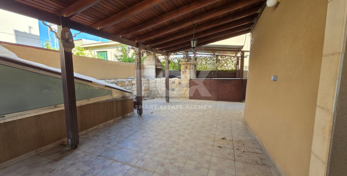 Six-Bedroom House with Two Independent Apartments for Rent in Agia Filaxi