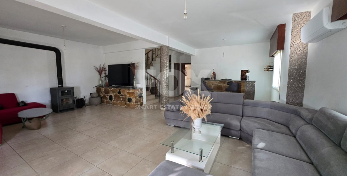 Six-Bedroom House with Two Independent Apartments for Rent in Agia Filaxi