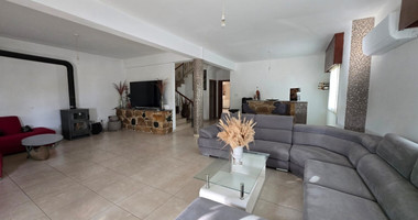 Residential Building with Main House & Two Independent Apartments for Rent in Agia Filaxi