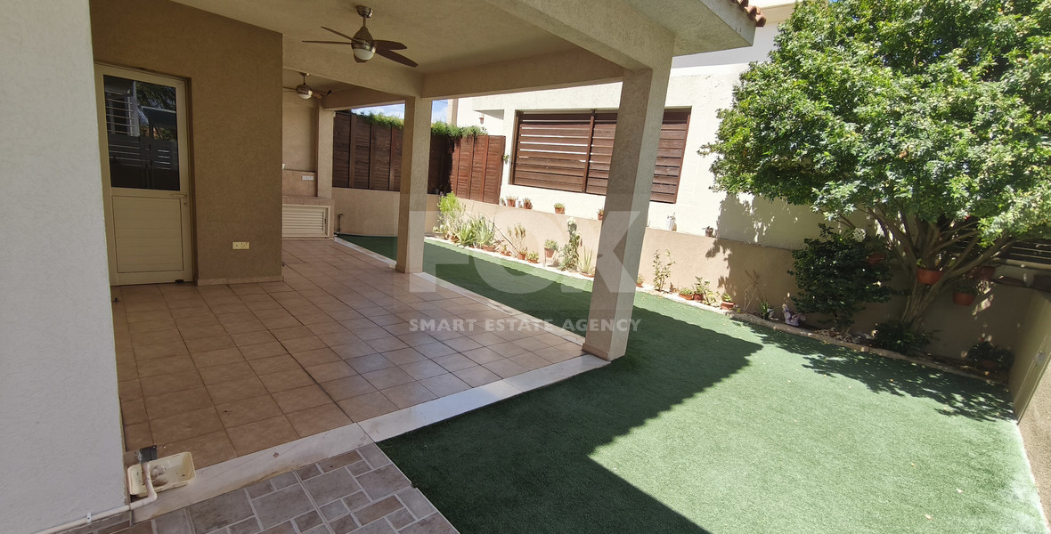 Spacious Semi-Detached Unfurnished Home in Central Mesa Geitonia