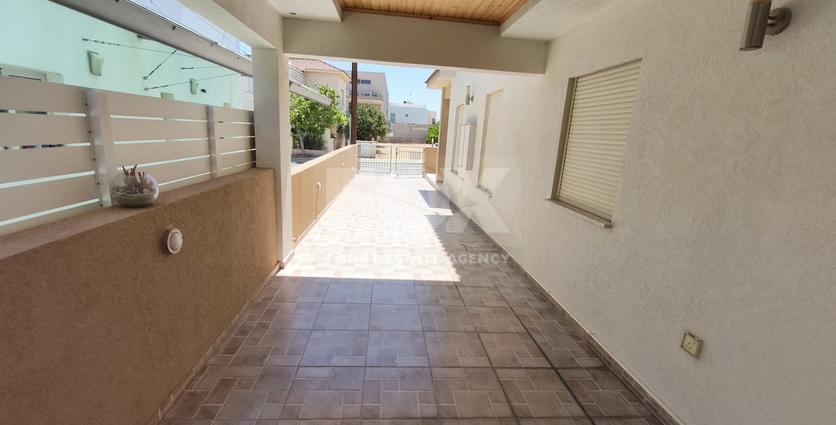 Spacious Semi-Detached Unfurnished Home in Central Mesa Geitonia