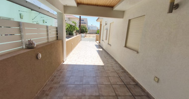 Spacious Semi-Detached Unfurnished Home in Central Mesa Geitonia