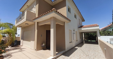 Spacious Semi-Detached Unfurnished Home in Central Mesa Geitonia