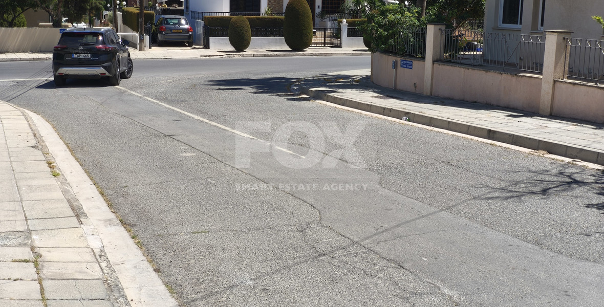 Spacious Semi-Detached Unfurnished Home in Central Mesa Geitonia