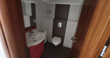 Spacious Semi-Detached Unfurnished Home in Central Mesa Geitonia