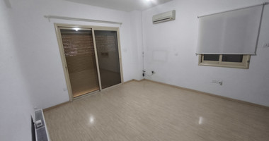 Spacious Semi-Detached Unfurnished Home in Central Mesa Geitonia